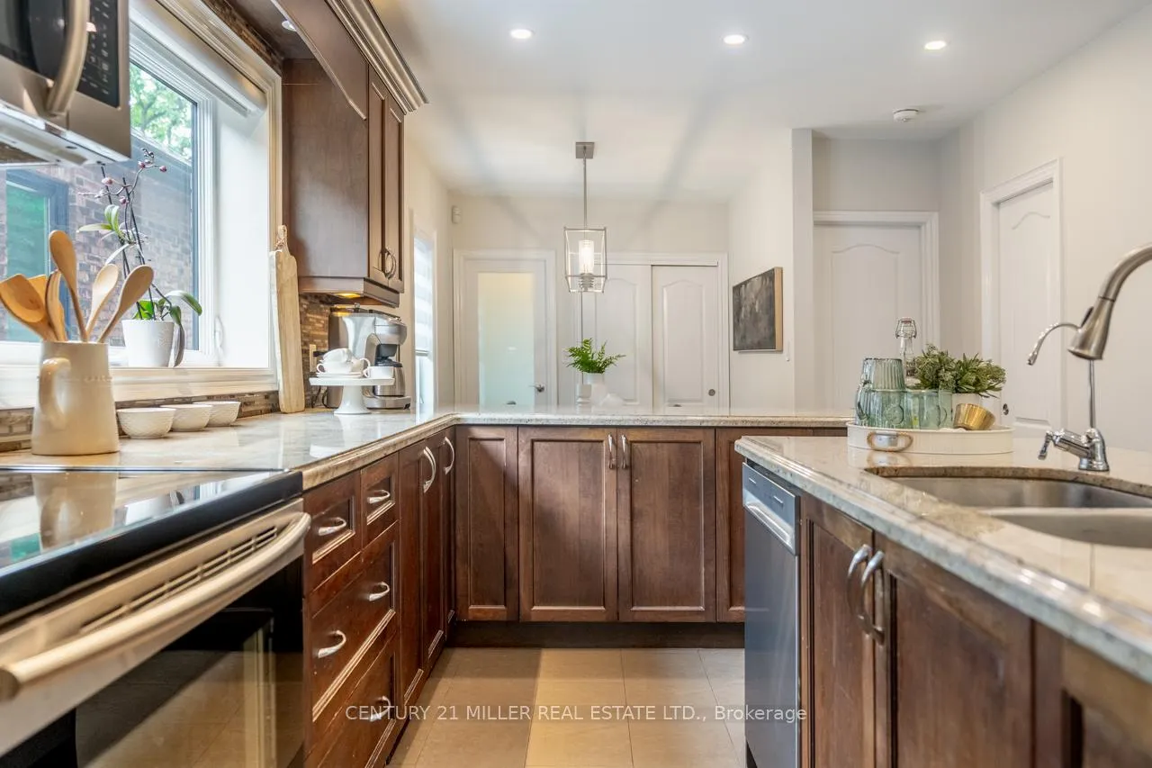 Photo 12 of 137 Springdale Boulevard, Toronto, Danforth Village-East York — HOMEH
