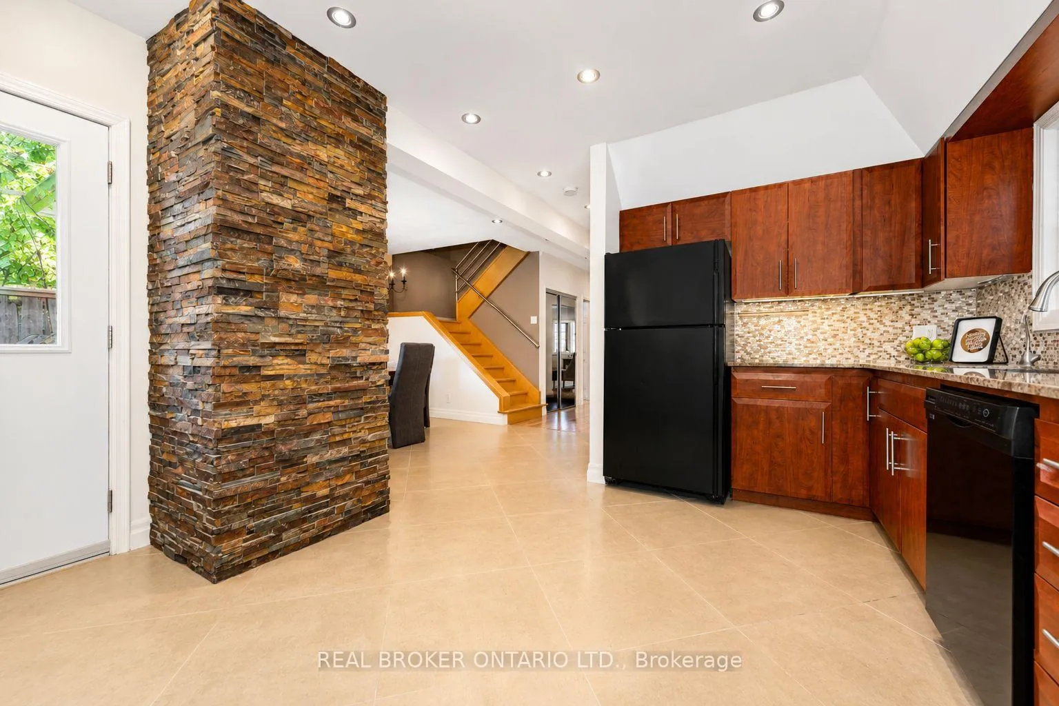 Photo 11 of 9 Graham Avenue, Ottawa, Ottawa East — HOMEH