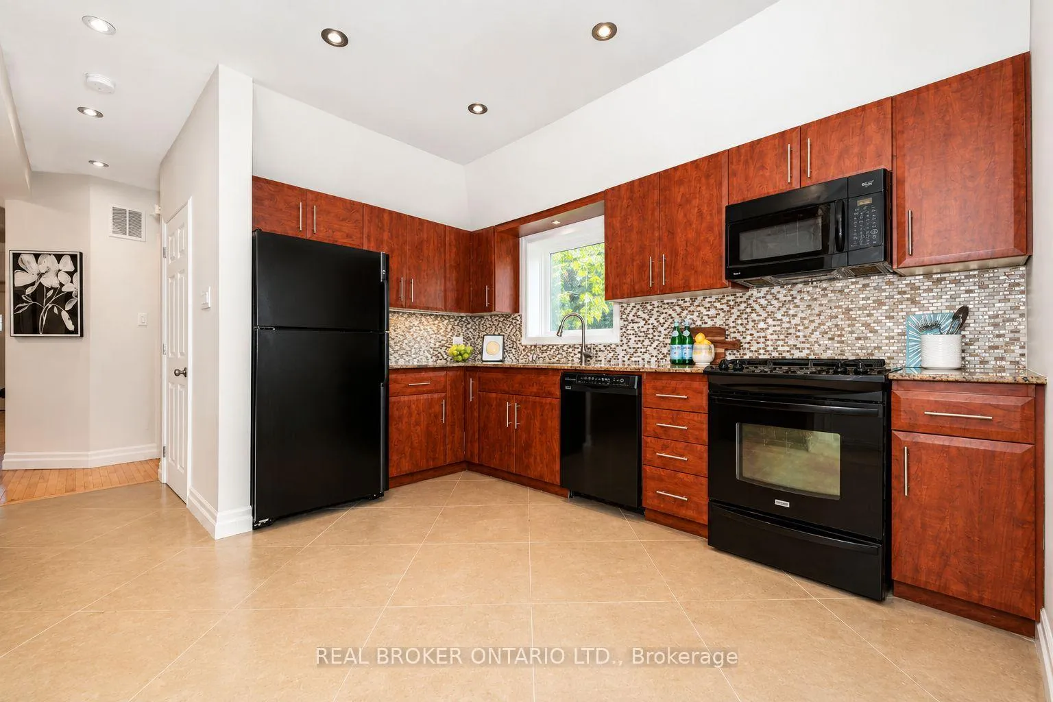 Photo 12 of 9 Graham Avenue, Ottawa, Ottawa East — HOMEH