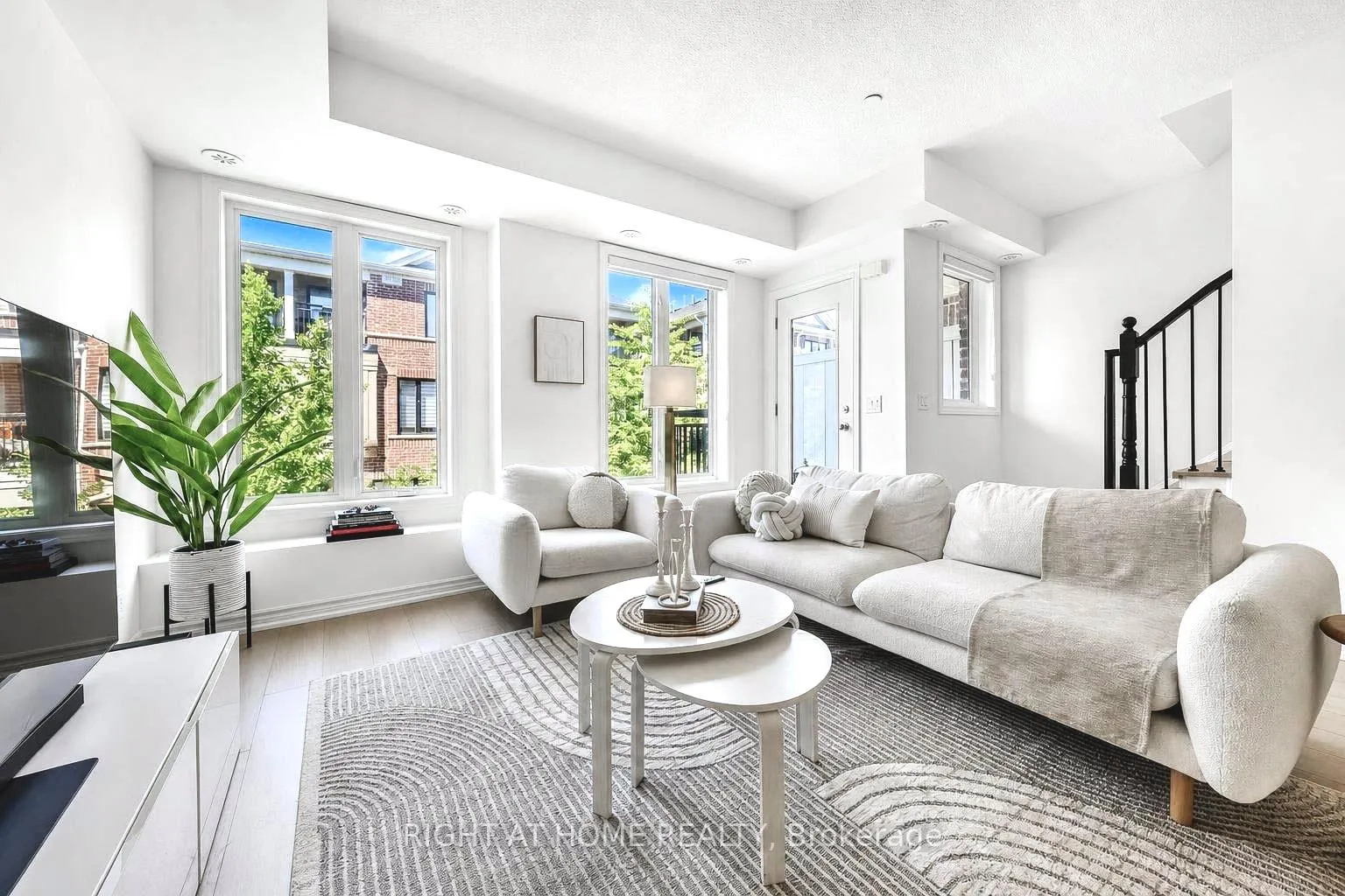 Photo 4 of Unit 15, 10 Carnation Avenue, Etobicoke, Long Branch — HOMEH