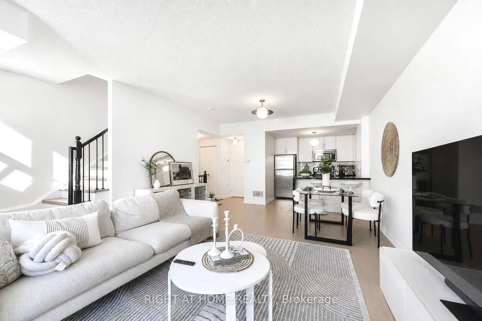 Photo 5 of Unit 15, 10 Carnation Avenue, Etobicoke, Long Branch — HOMEH
