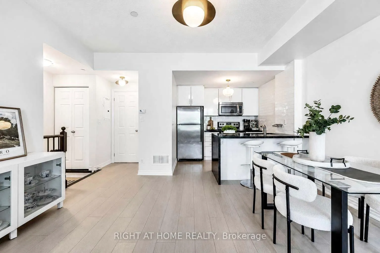 Photo 8 of Unit 15, 10 Carnation Avenue, Etobicoke, Long Branch — HOMEH