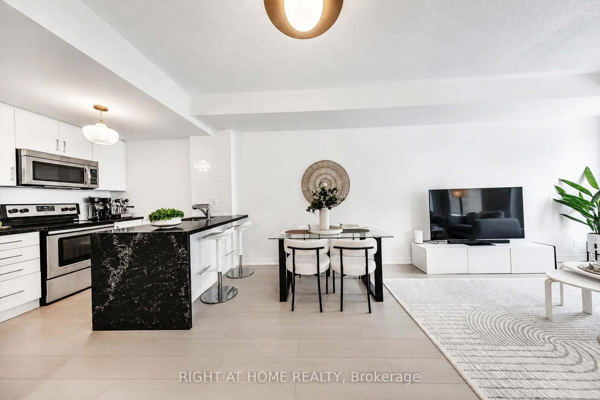 Photo 9 of Unit 15, 10 Carnation Avenue, Etobicoke, Long Branch — HOMEH