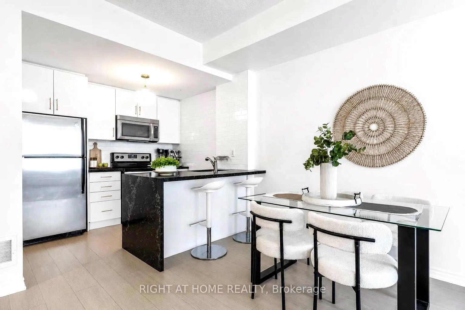 Photo 10 of Unit 15, 10 Carnation Avenue, Etobicoke, Long Branch — HOMEH