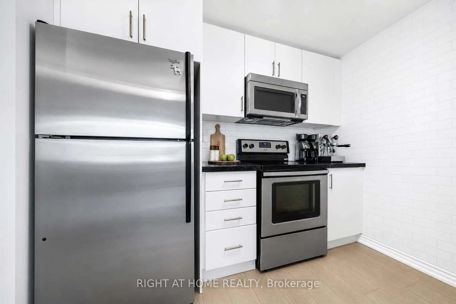 Photo 12 of Unit 15, 10 Carnation Avenue, Etobicoke, Long Branch — HOMEH