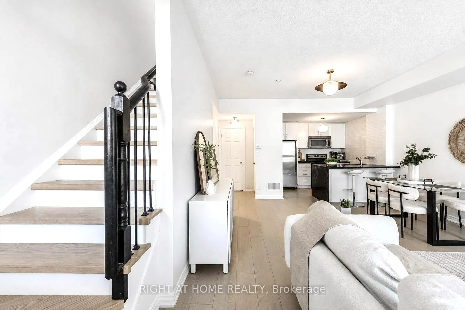 Photo 14 of Unit 15, 10 Carnation Avenue, Etobicoke, Long Branch — HOMEH