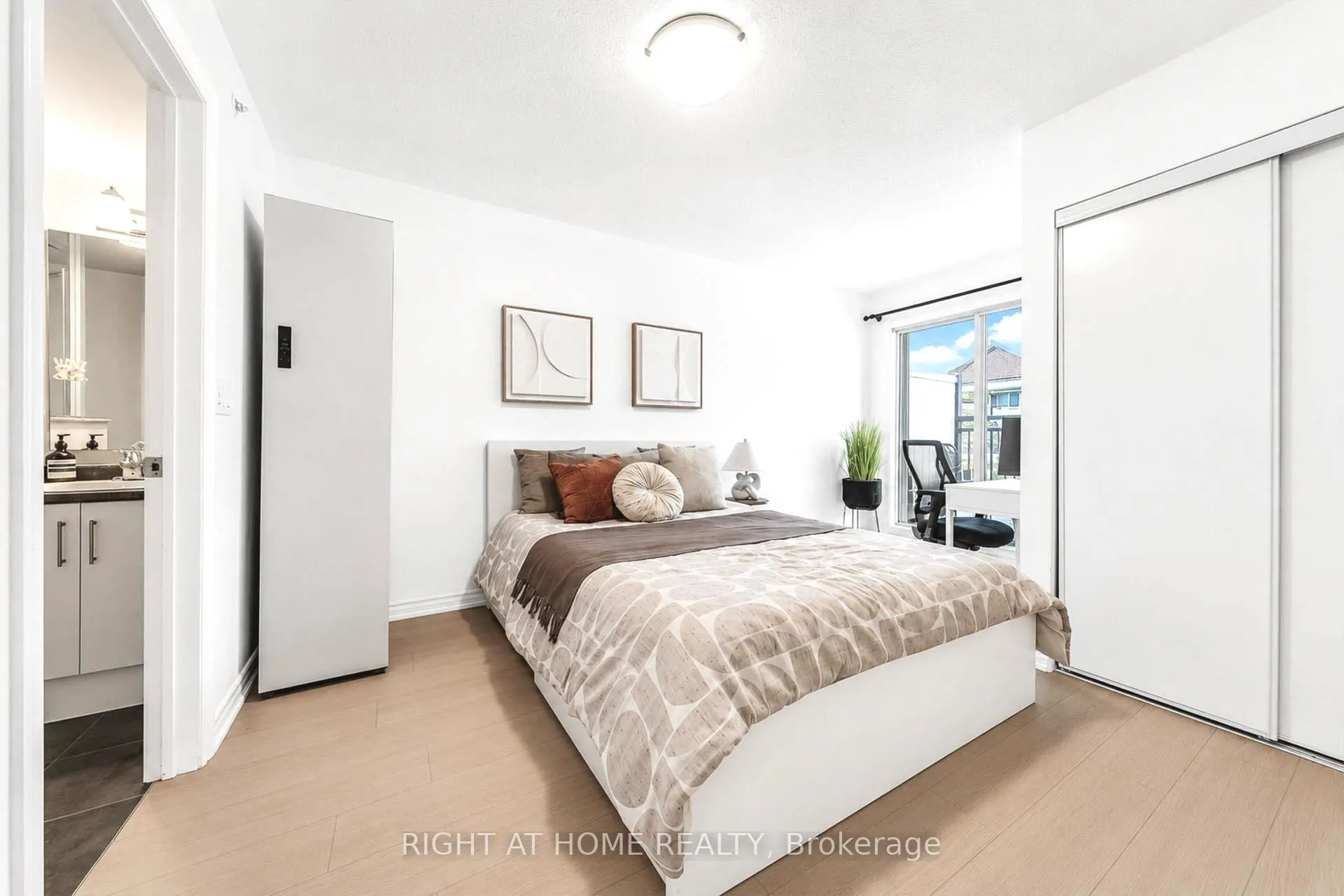 Photo 17 of Unit 15, 10 Carnation Avenue, Etobicoke, Long Branch — HOMEH