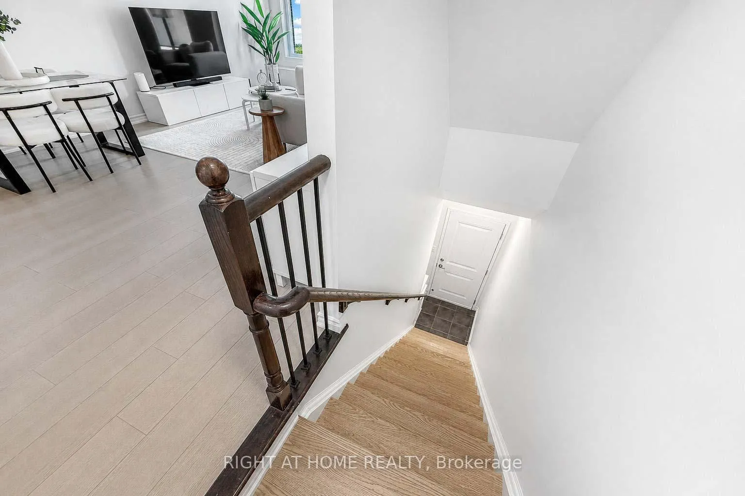 Photo 28 of Unit 15, 10 Carnation Avenue, Etobicoke, Long Branch — HOMEH