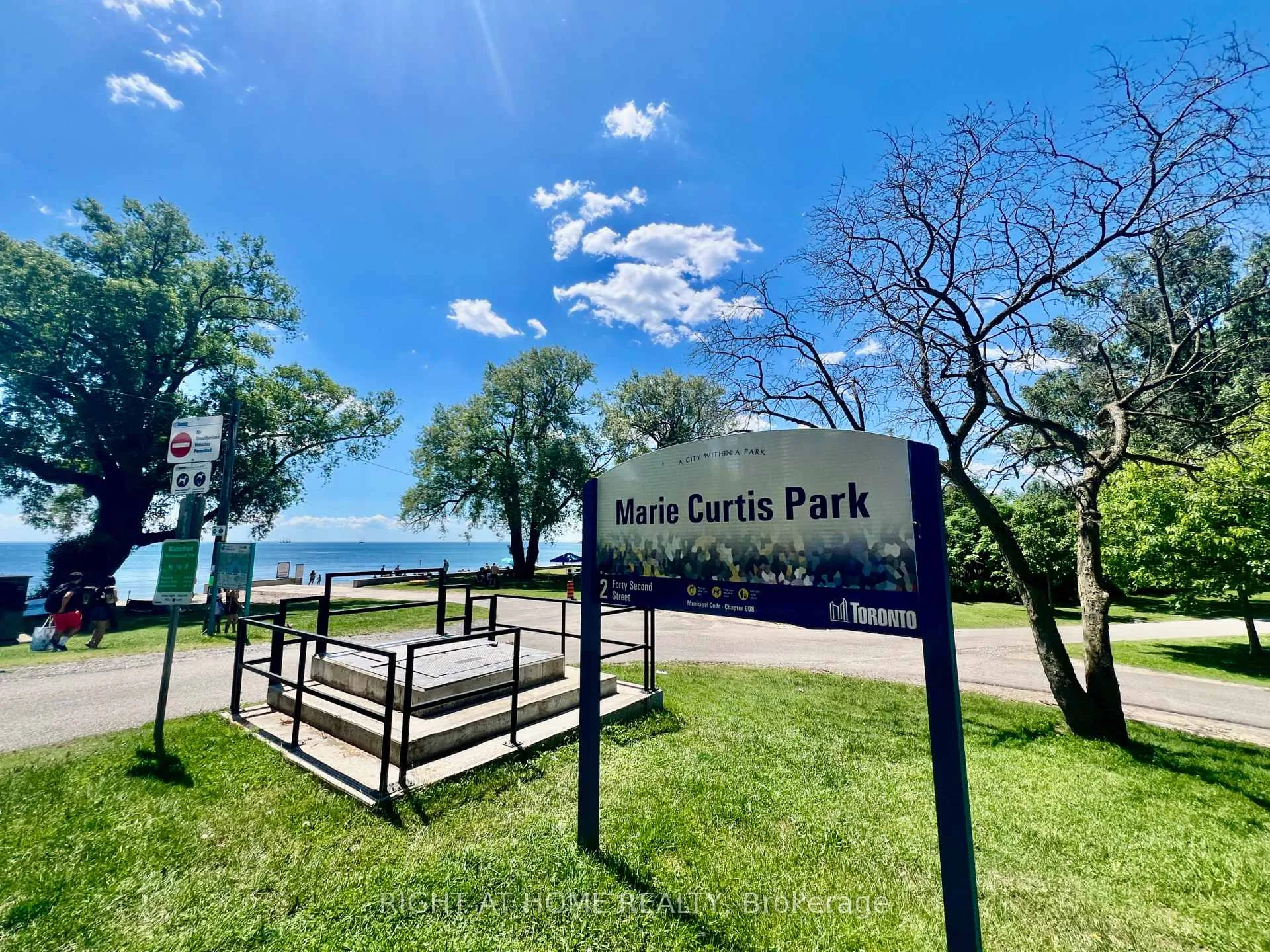 Photo 32 of Unit 15, 10 Carnation Avenue, Etobicoke, Long Branch — HOMEH