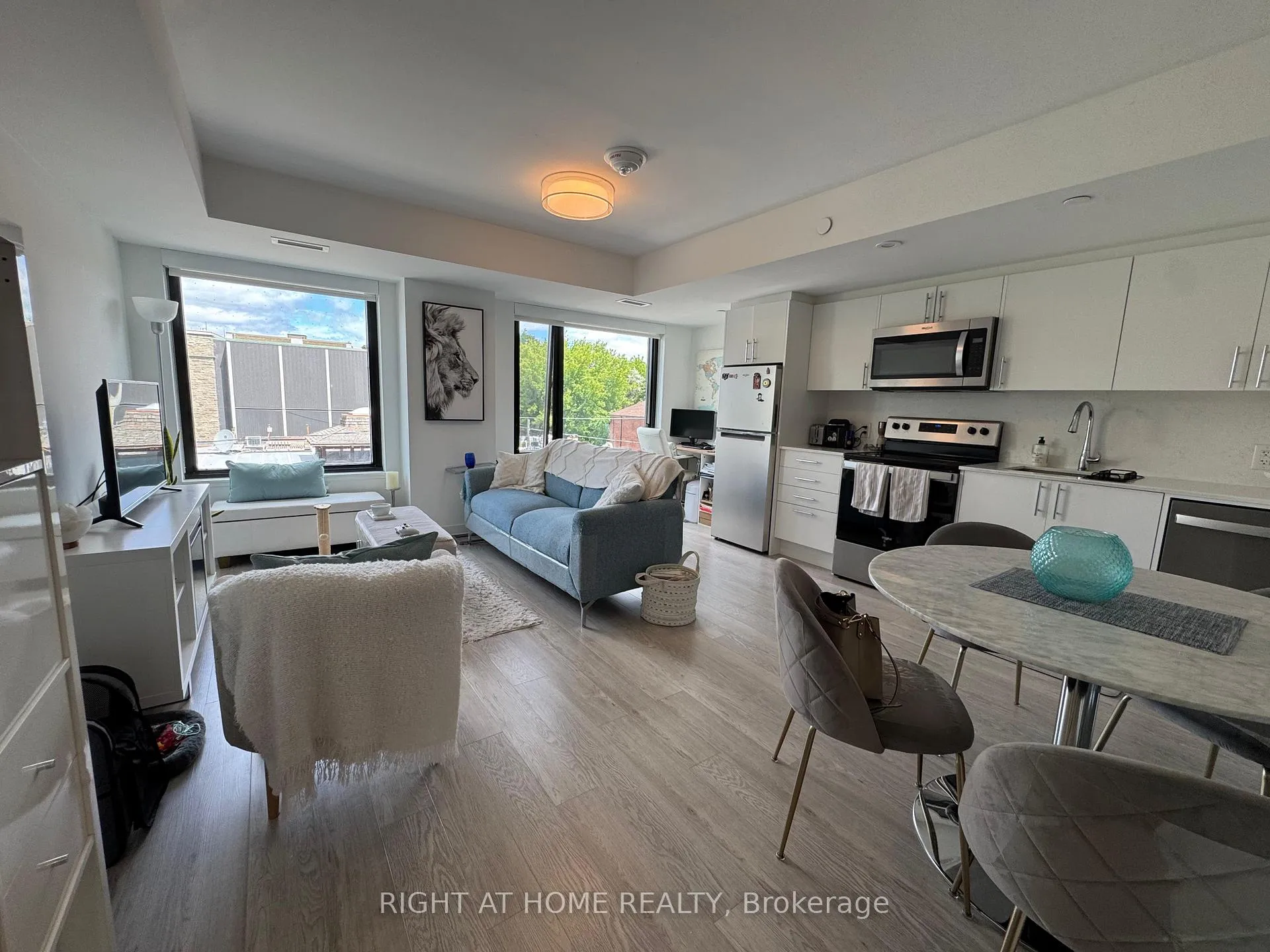 Photo 3 of Unit 310, 3 Strathgowan Avenue, Toronto, Lawrence Park South — HOMEH