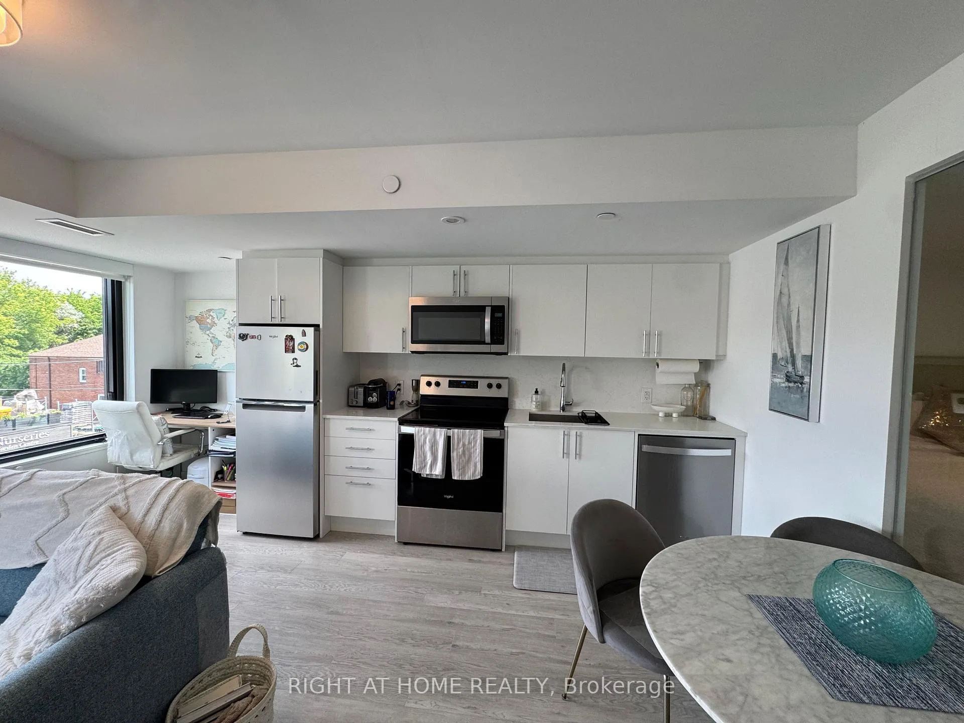 Photo 6 of Unit 310, 3 Strathgowan Avenue, Toronto, Lawrence Park South — HOMEH