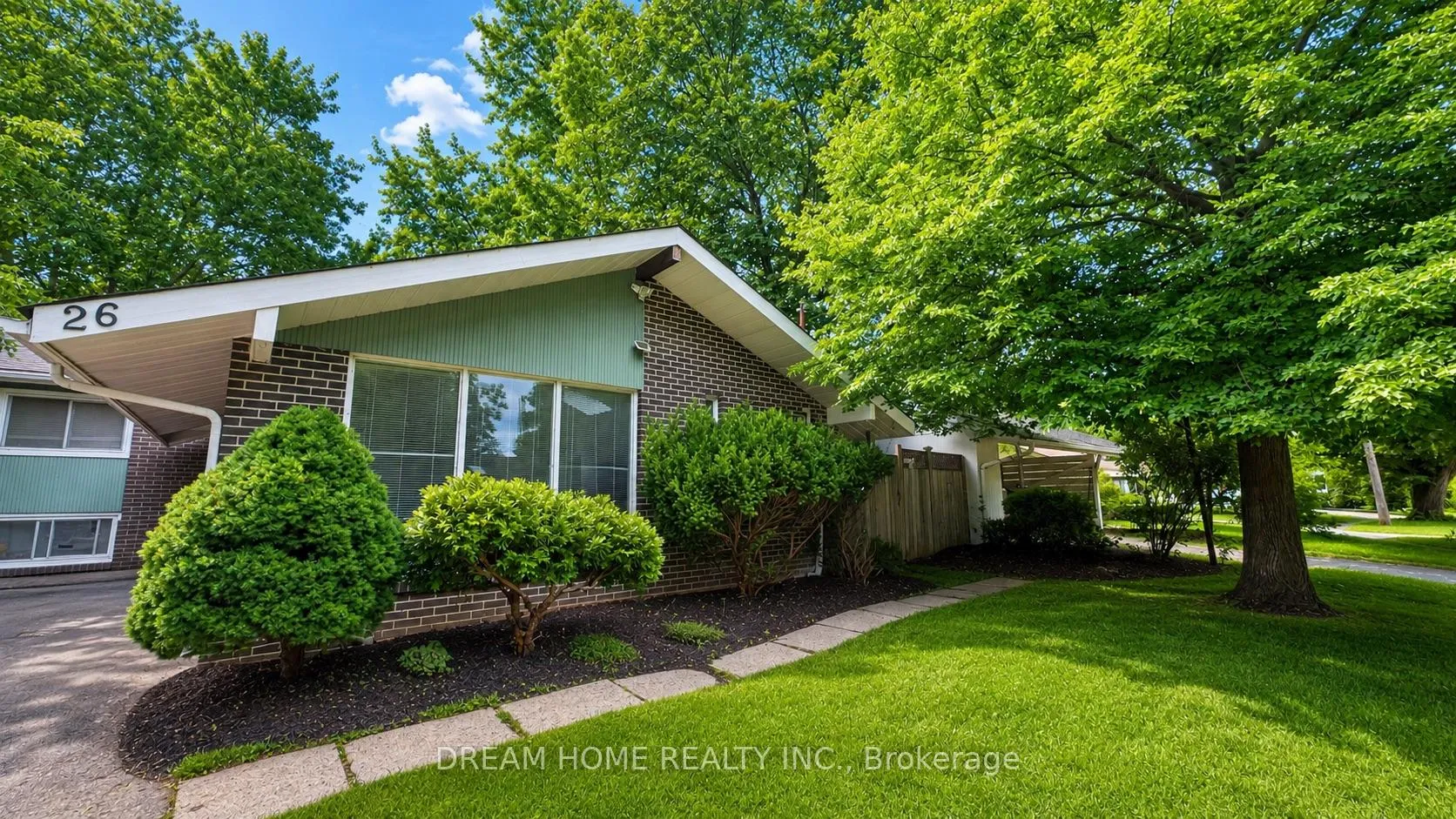 Photo 2 of Unit Main Floor, 26 Arlene Crescent, Scarborough, Bendale — HOMEH