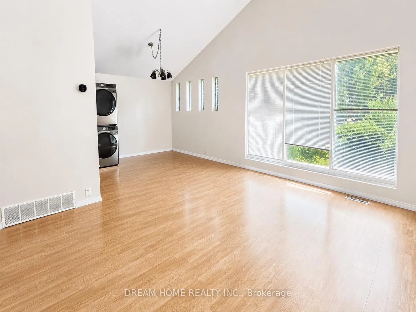 Photo 4 of Unit Main Floor, 26 Arlene Crescent, Scarborough, Bendale — HOMEH