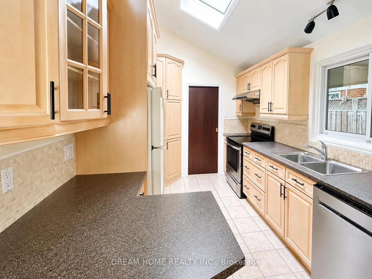 Photo 5 of Unit Main Floor, 26 Arlene Crescent, Scarborough, Bendale — HOMEH