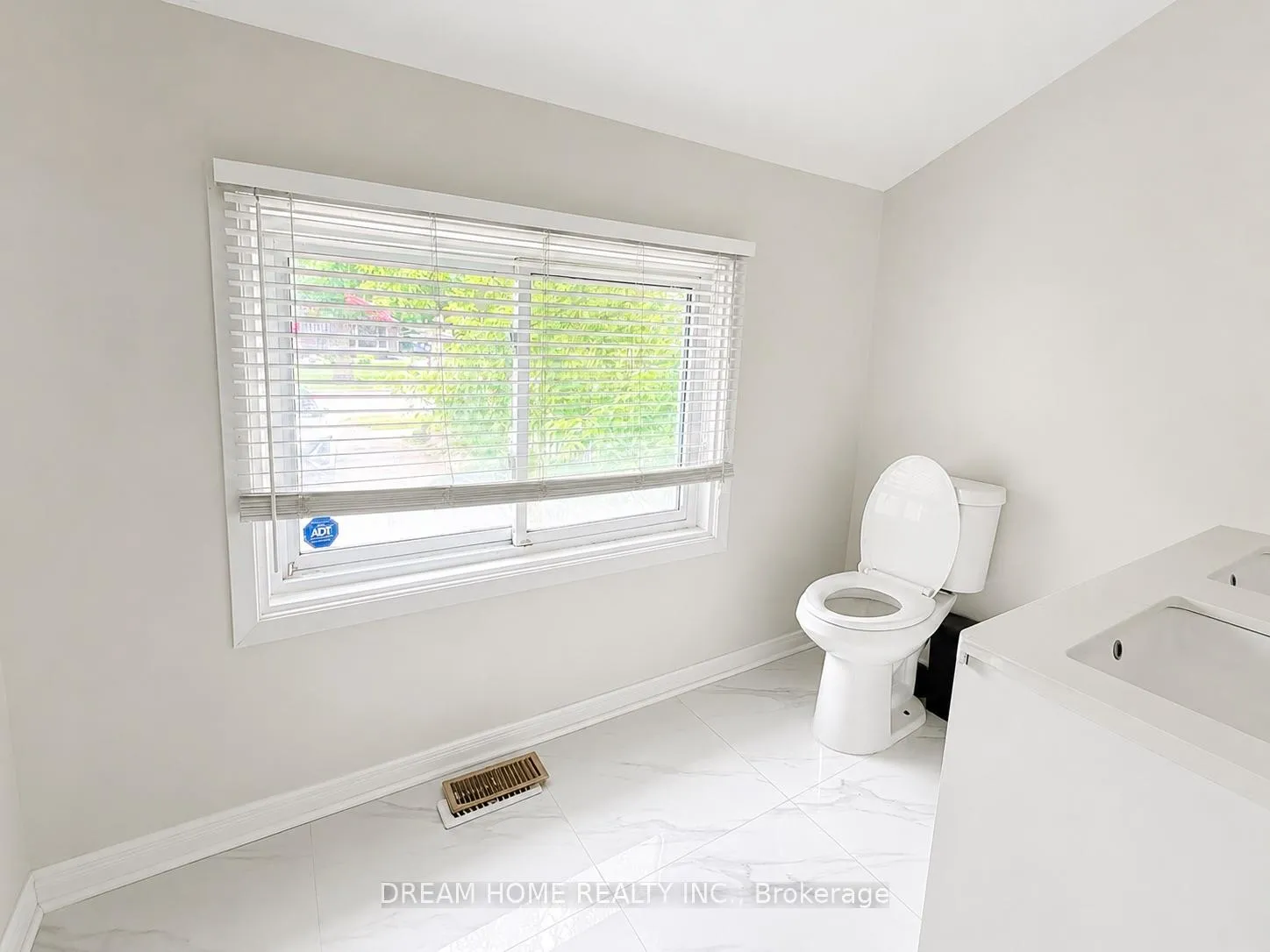 Photo 7 of Unit Main Floor, 26 Arlene Crescent, Scarborough, Bendale — HOMEH