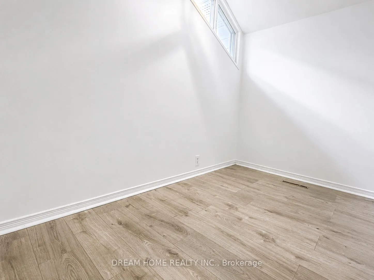 Photo 9 of Unit Main Floor, 26 Arlene Crescent, Scarborough, Bendale — HOMEH