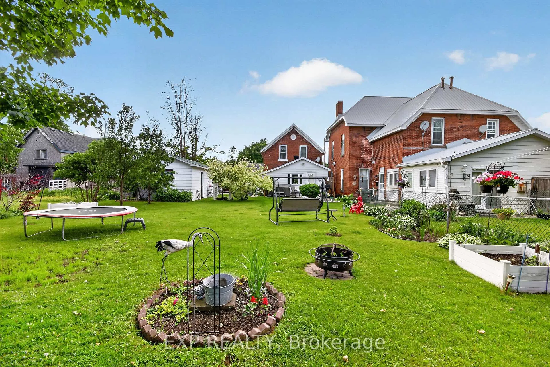 Photo 37 of 82 Munro Street, Carleton Place, Carleton Place — HOMEH