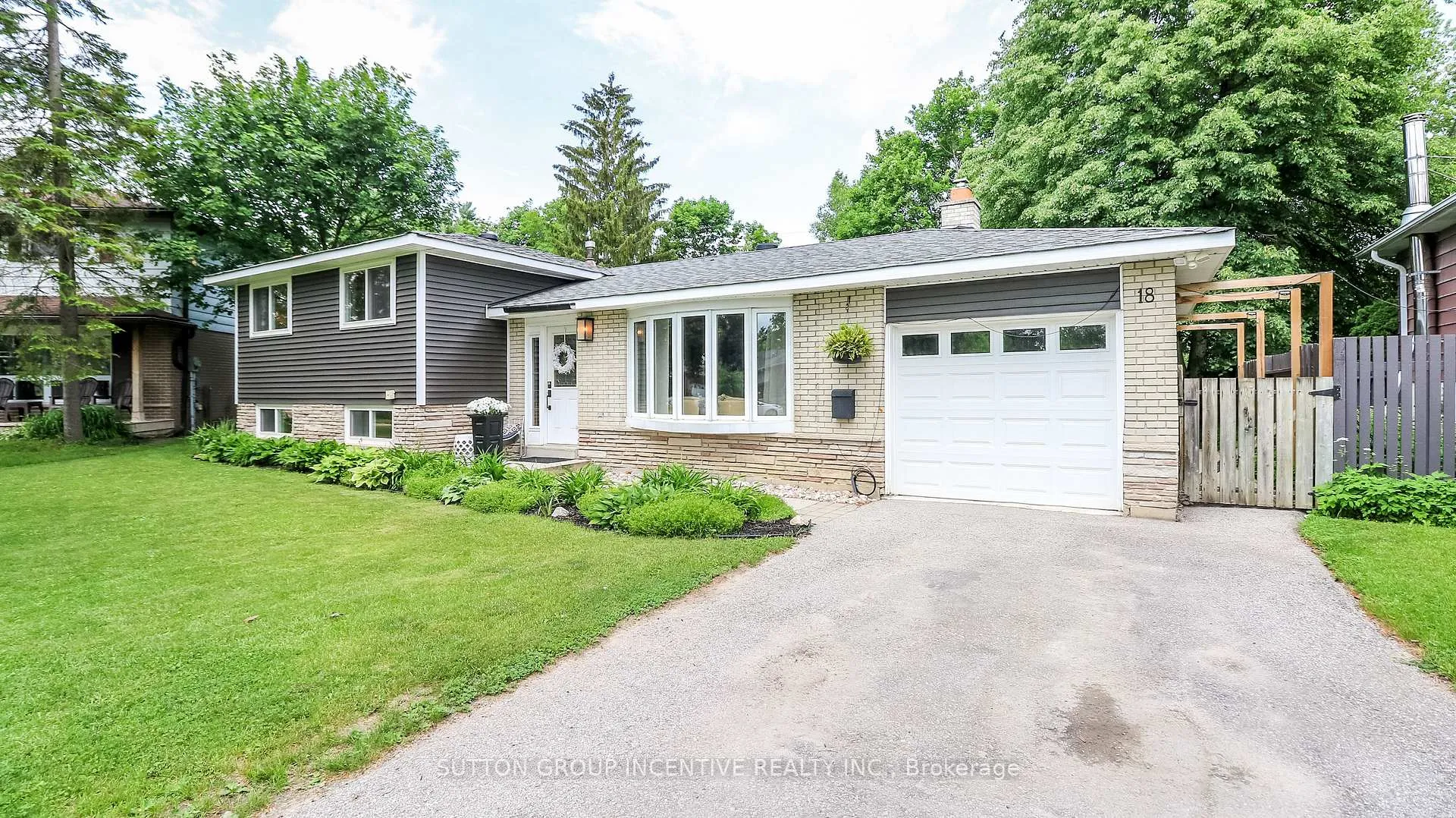 Photo 2 of 18 Jill's Court, Barrie, Grove East — HOMEH