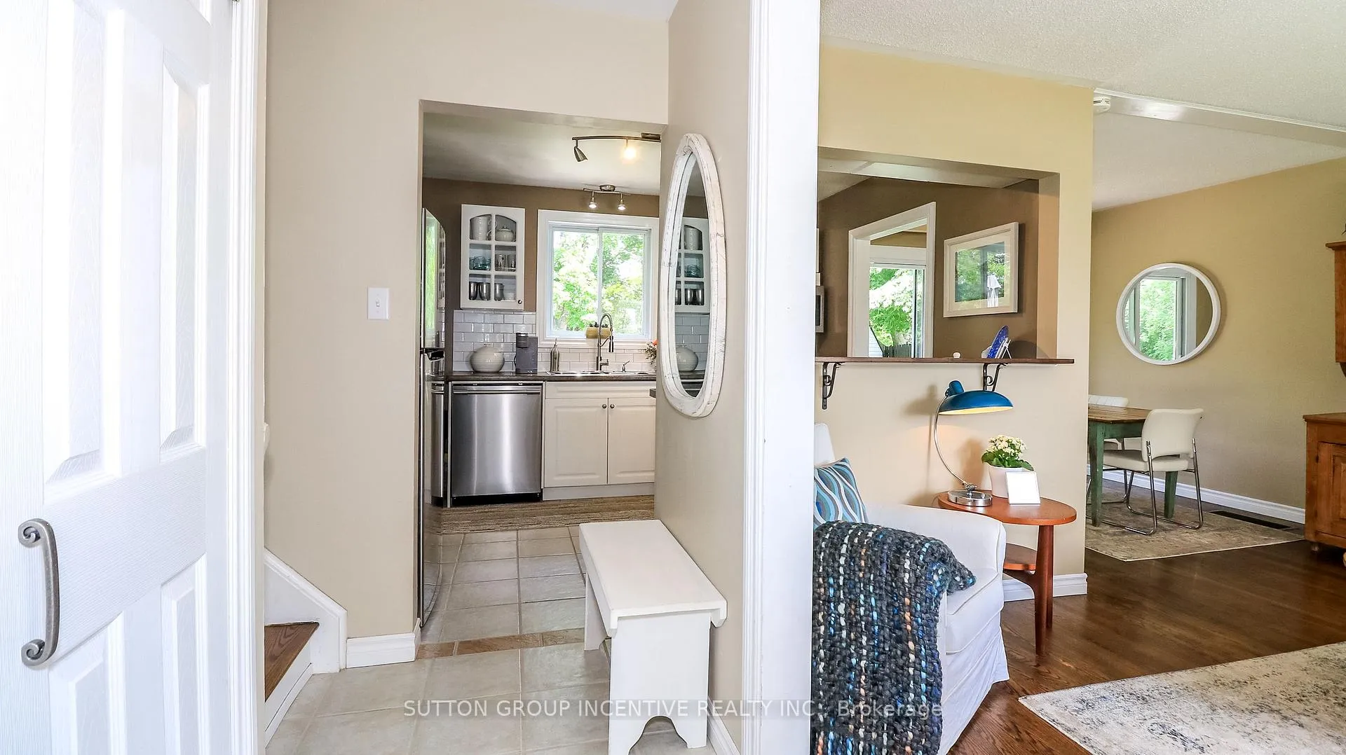Photo 4 of 18 Jill's Court, Barrie, Grove East — HOMEH
