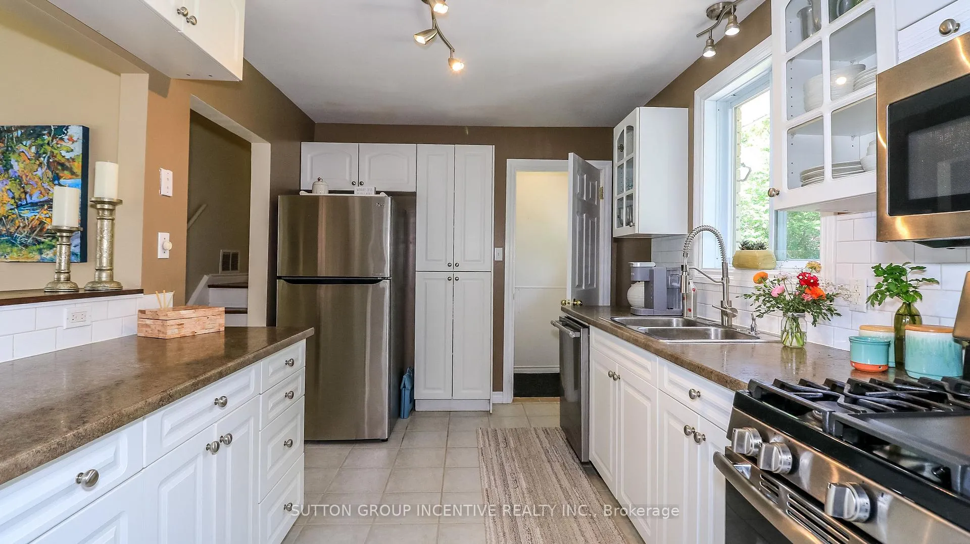 Photo 8 of 18 Jill's Court, Barrie, Grove East — HOMEH