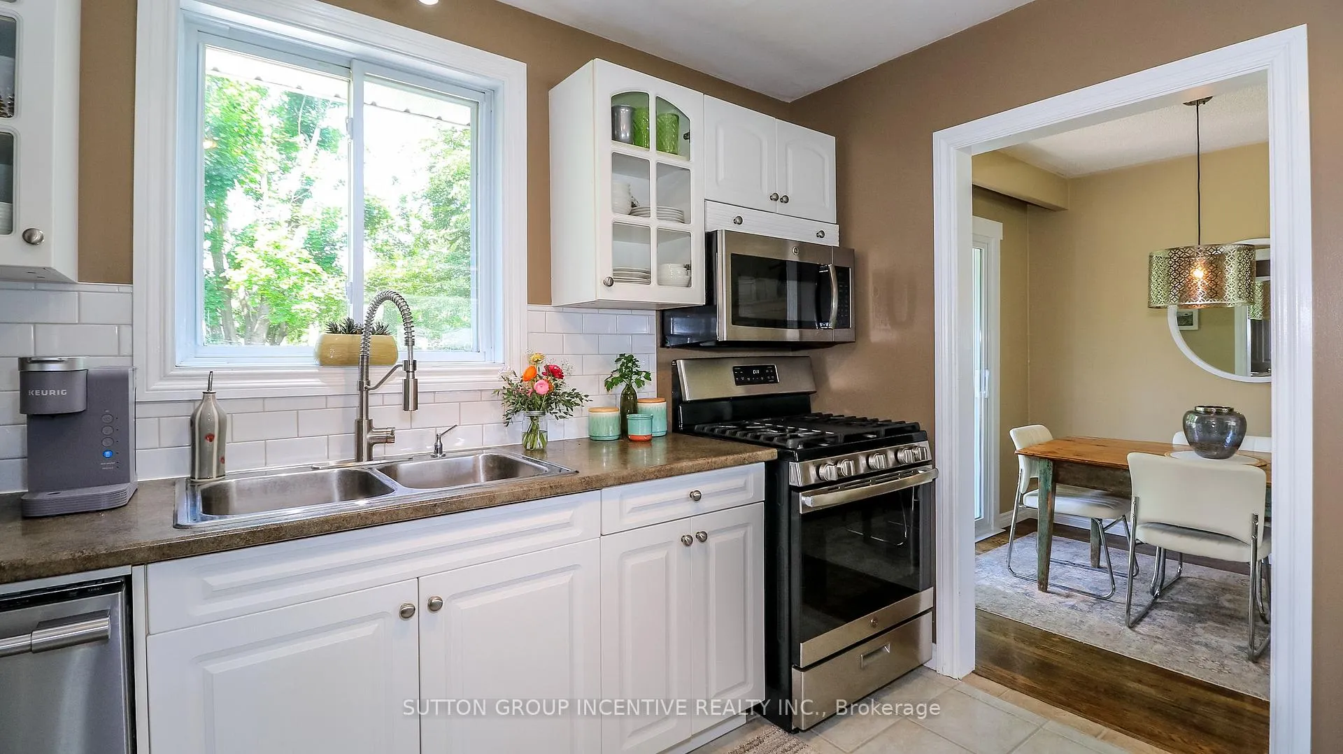 Photo 9 of 18 Jill's Court, Barrie, Grove East — HOMEH