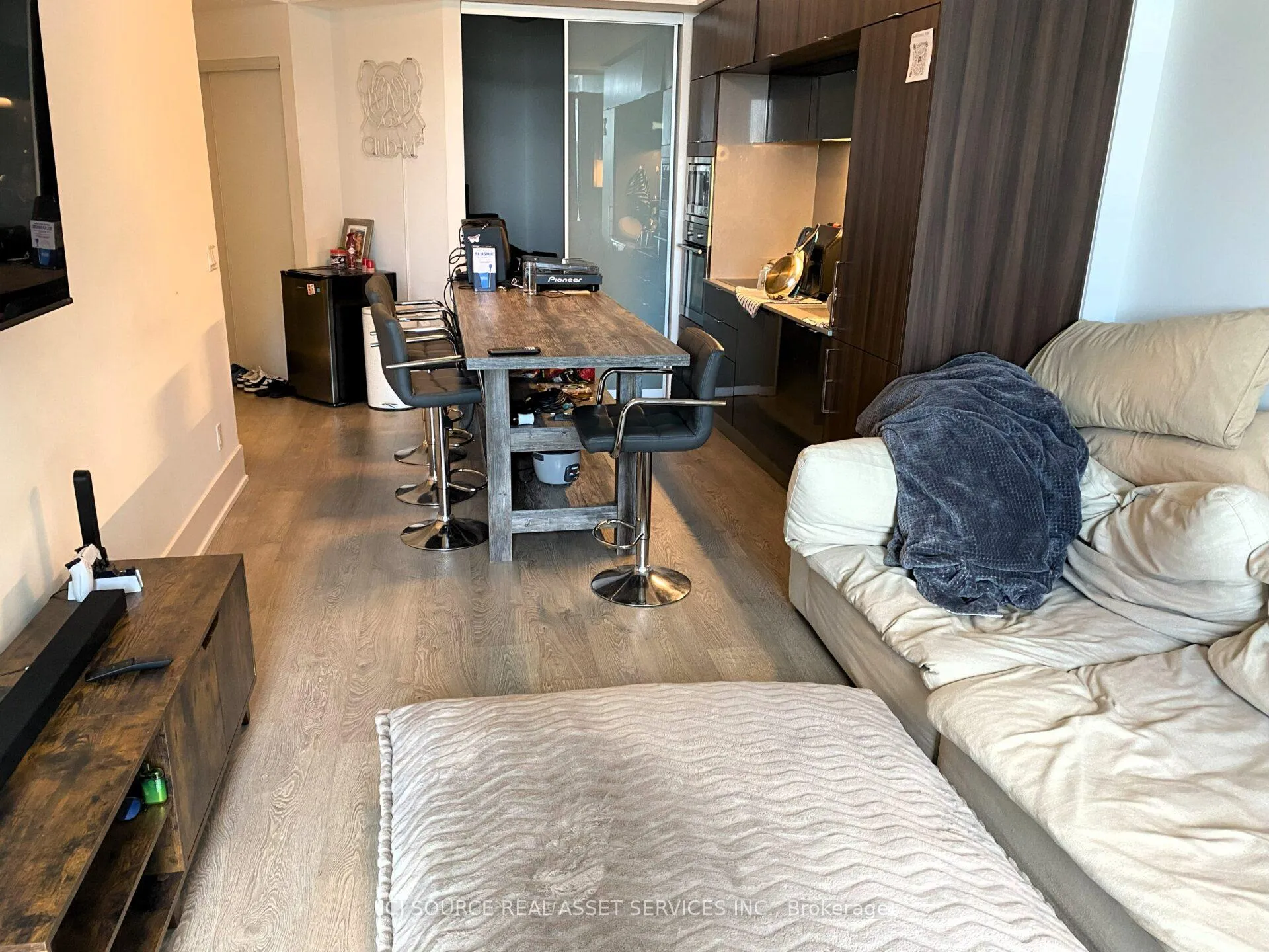 Photo 5 of Unit 407, 1 Edgewater Drive, Toronto, Waterfront Communities — HOMEH