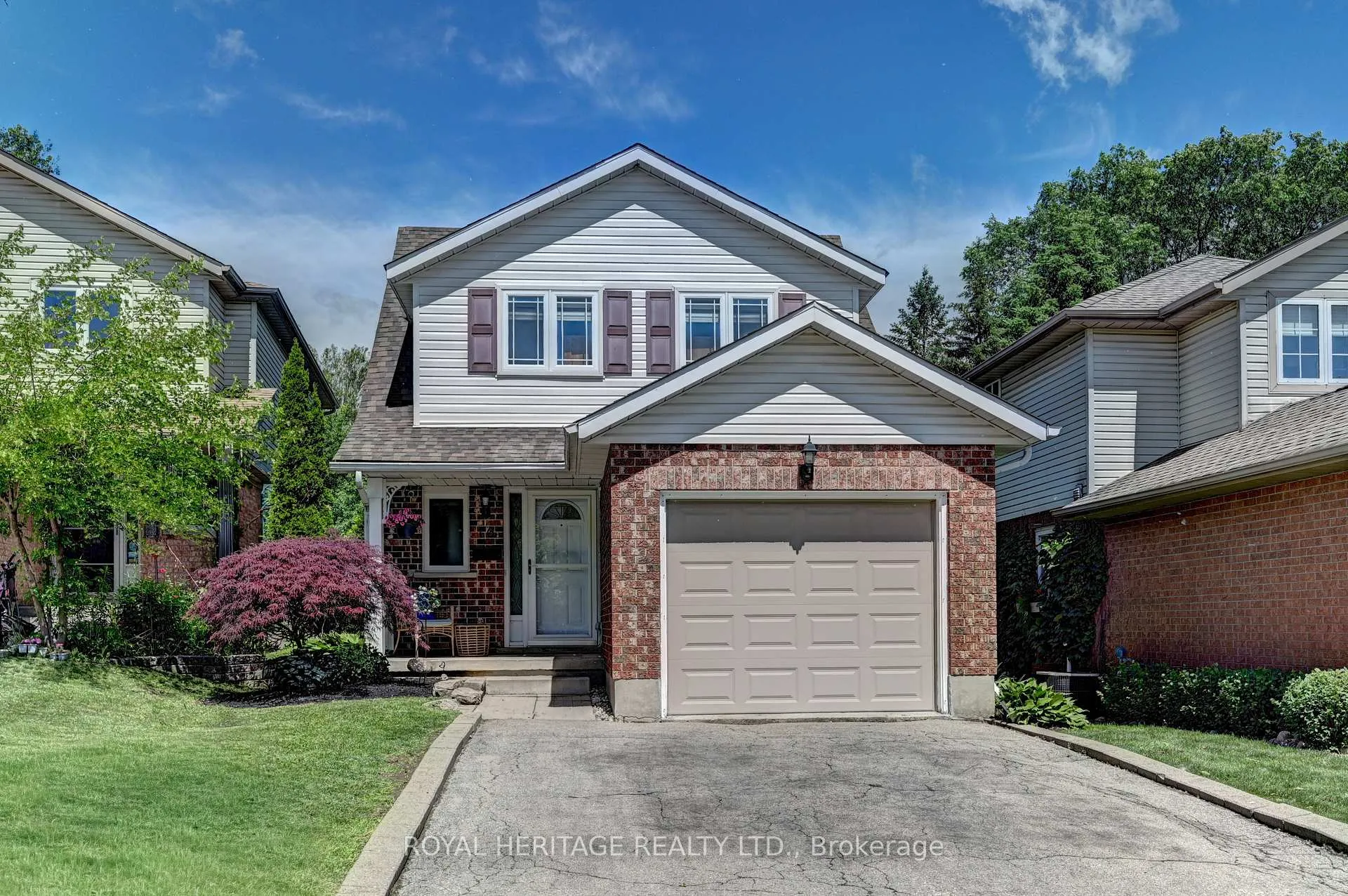 Photo 2 of 16 Dawn Ridge Drive NE, Kitchener — HOMEH
