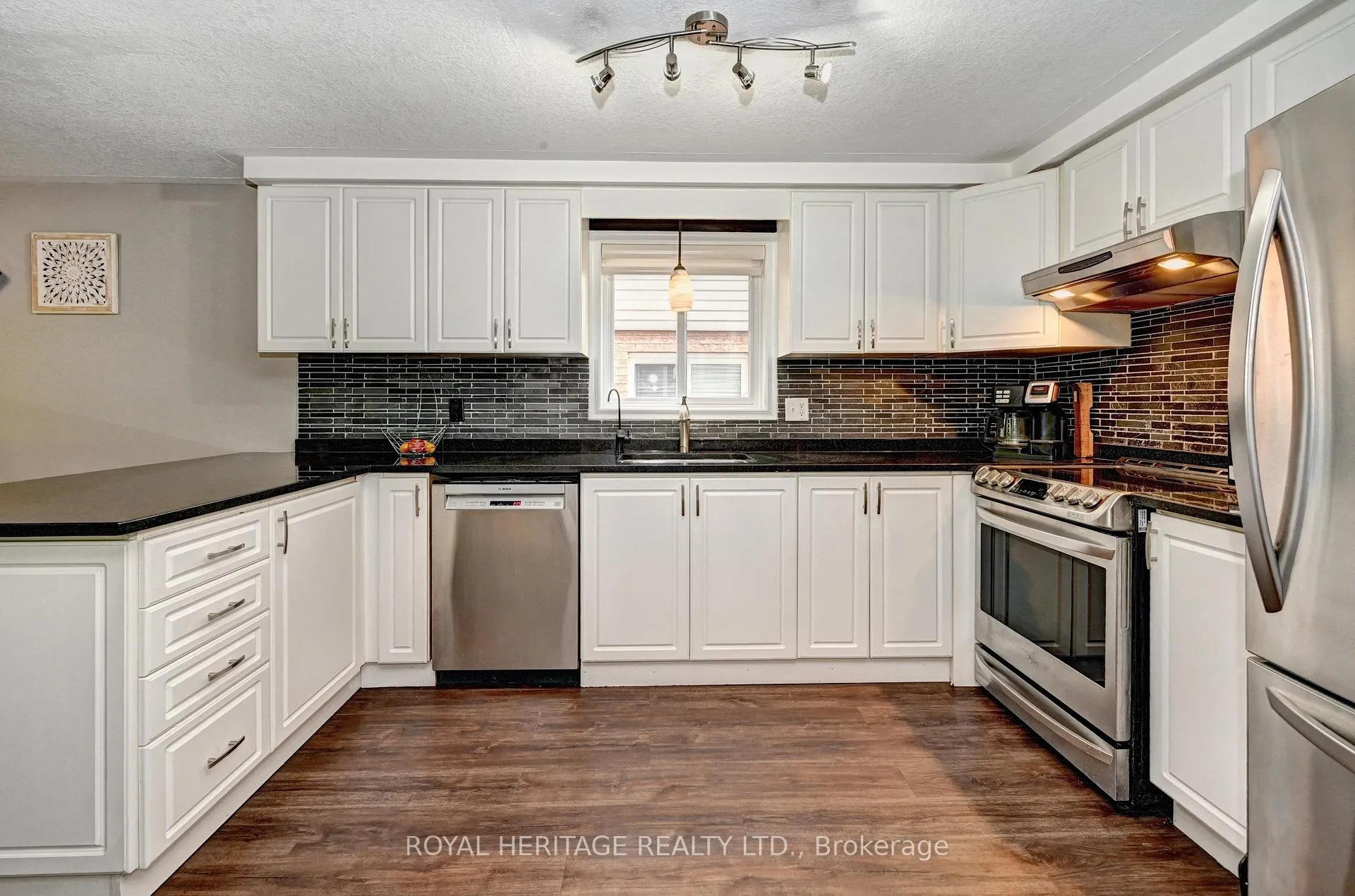 Photo 9 of 16 Dawn Ridge Drive NE, Kitchener — HOMEH