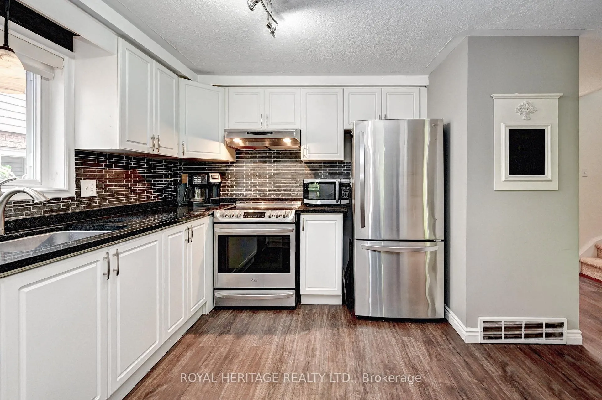 Photo 11 of 16 Dawn Ridge Drive NE, Kitchener — HOMEH