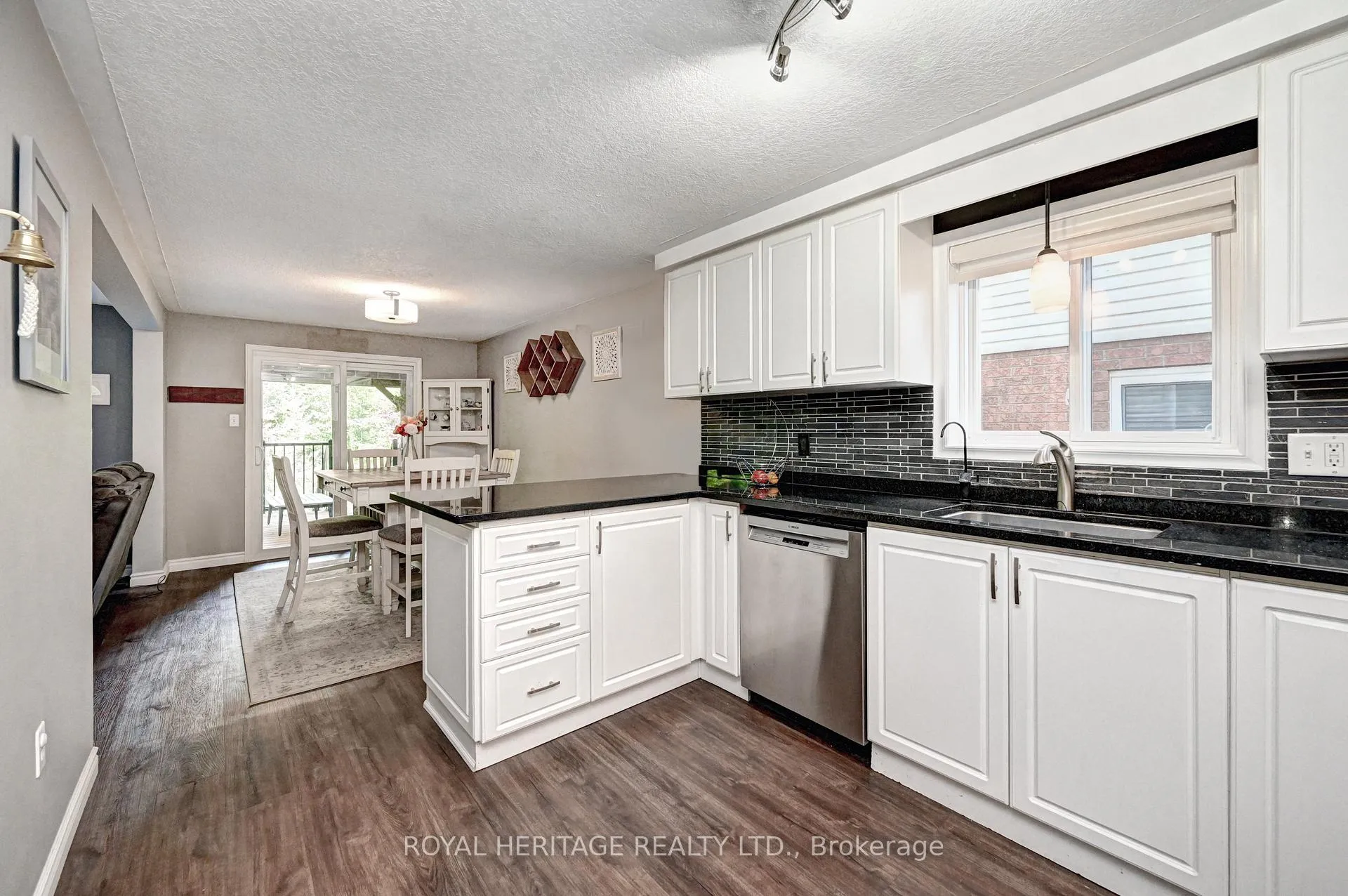 Photo 13 of 16 Dawn Ridge Drive NE, Kitchener — HOMEH