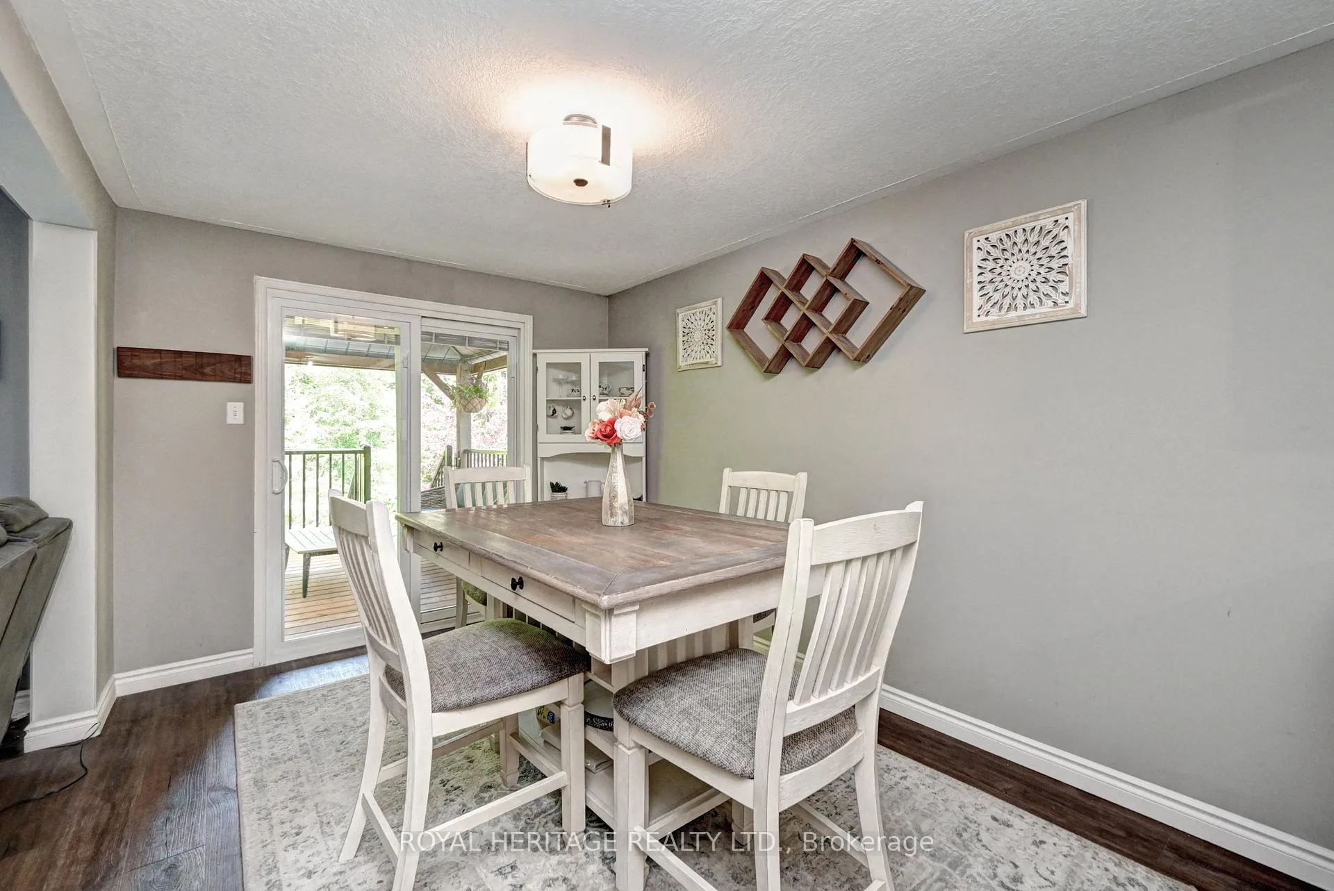 Photo 15 of 16 Dawn Ridge Drive NE, Kitchener — HOMEH