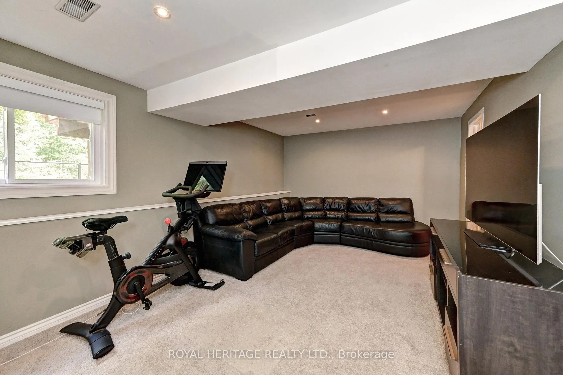 Photo 31 of 16 Dawn Ridge Drive NE, Kitchener — HOMEH