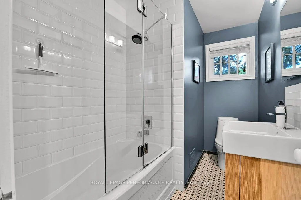 Photo 13 of 943 Arkell Street, Ottawa, Queensway Terrace North — HOMEH