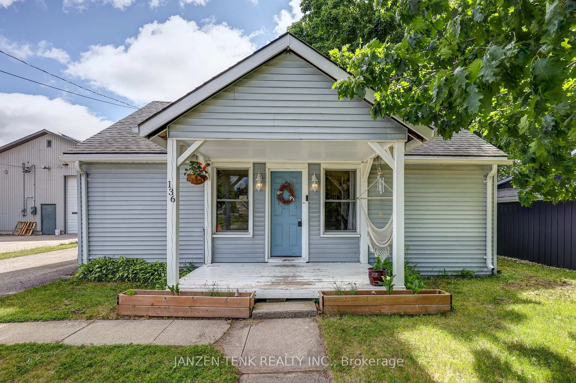 Photo 2 of 136 King Street, Tillsonburg — HOMEH