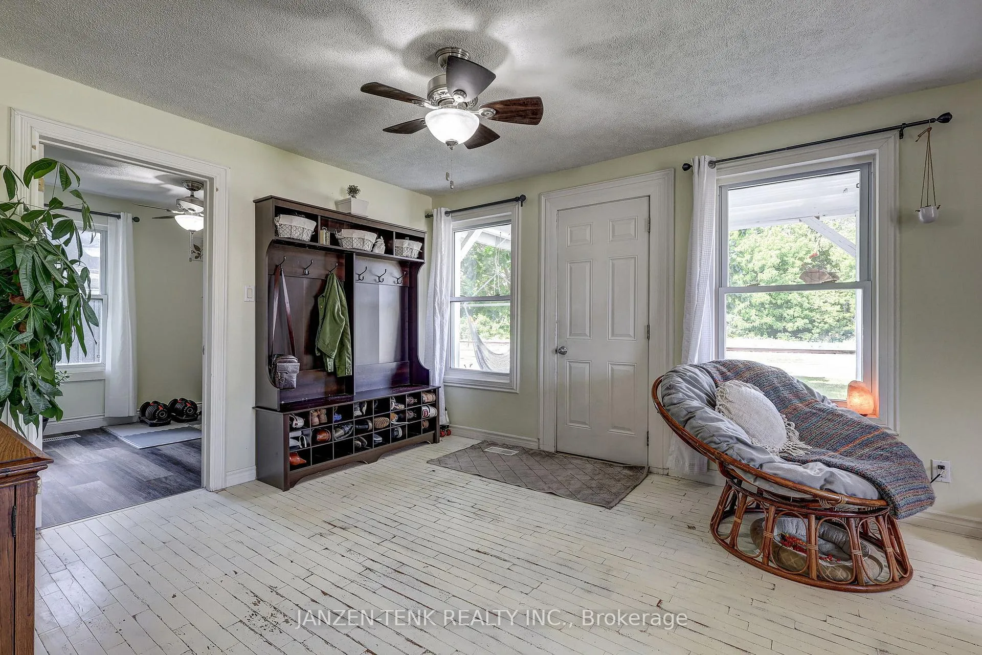 Photo 3 of 136 King Street, Tillsonburg — HOMEH