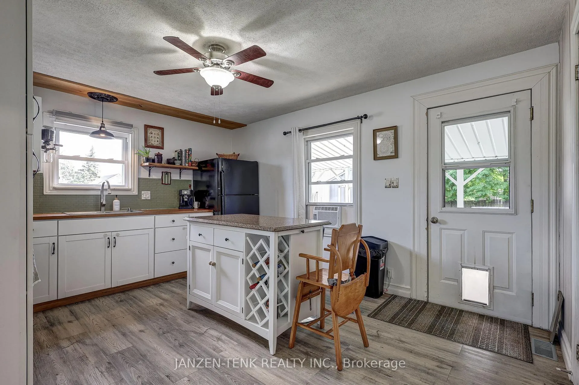 Photo 10 of 136 King Street, Tillsonburg — HOMEH