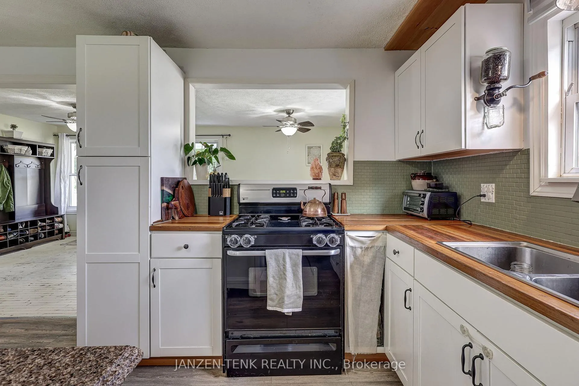 Photo 13 of 136 King Street, Tillsonburg — HOMEH