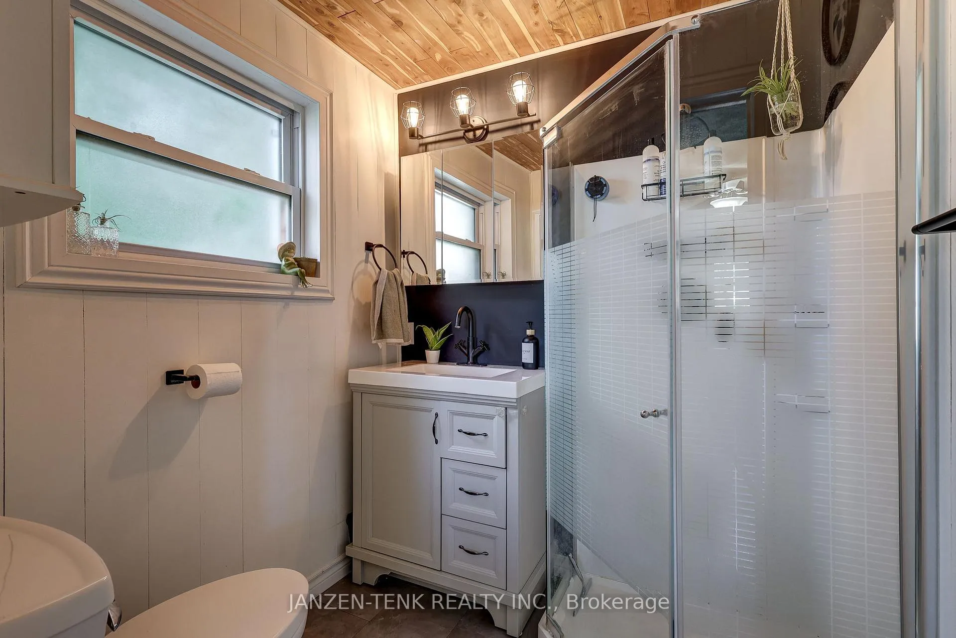 Photo 20 of 136 King Street, Tillsonburg — HOMEH