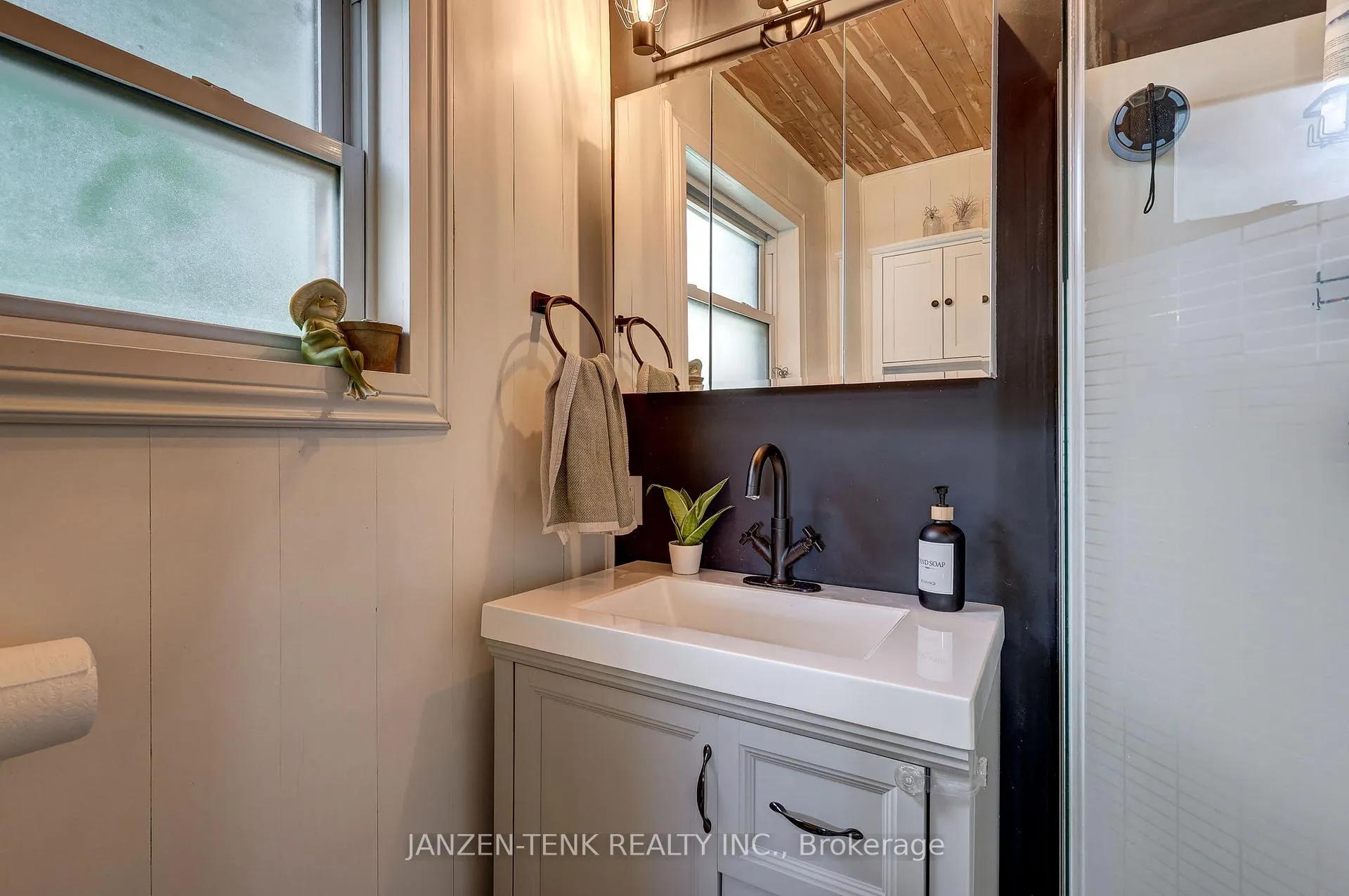 Photo 21 of 136 King Street, Tillsonburg — HOMEH