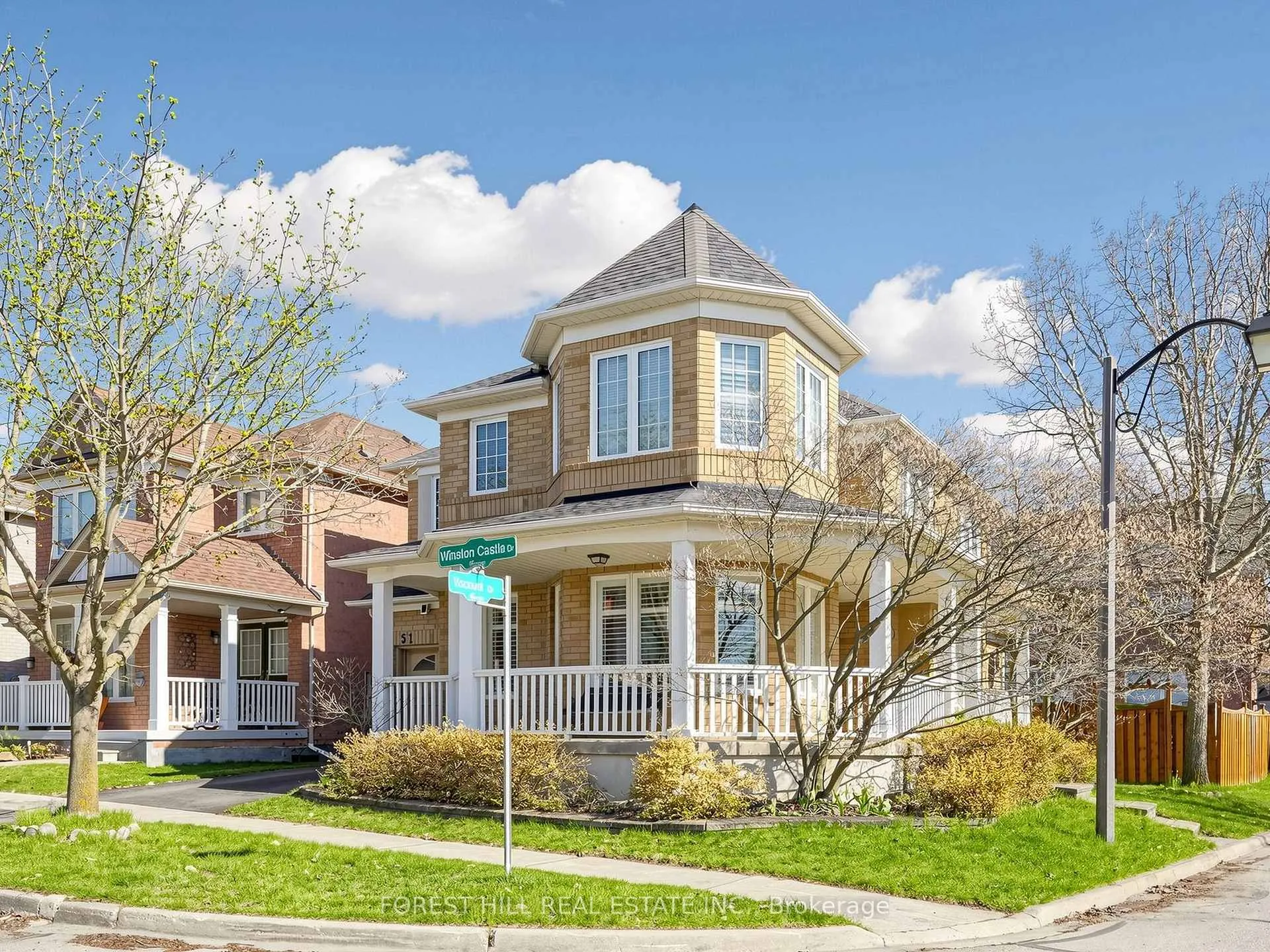 Photo 2 of 51 Winston Castle Drive, Markham, Berczy — HOMEH