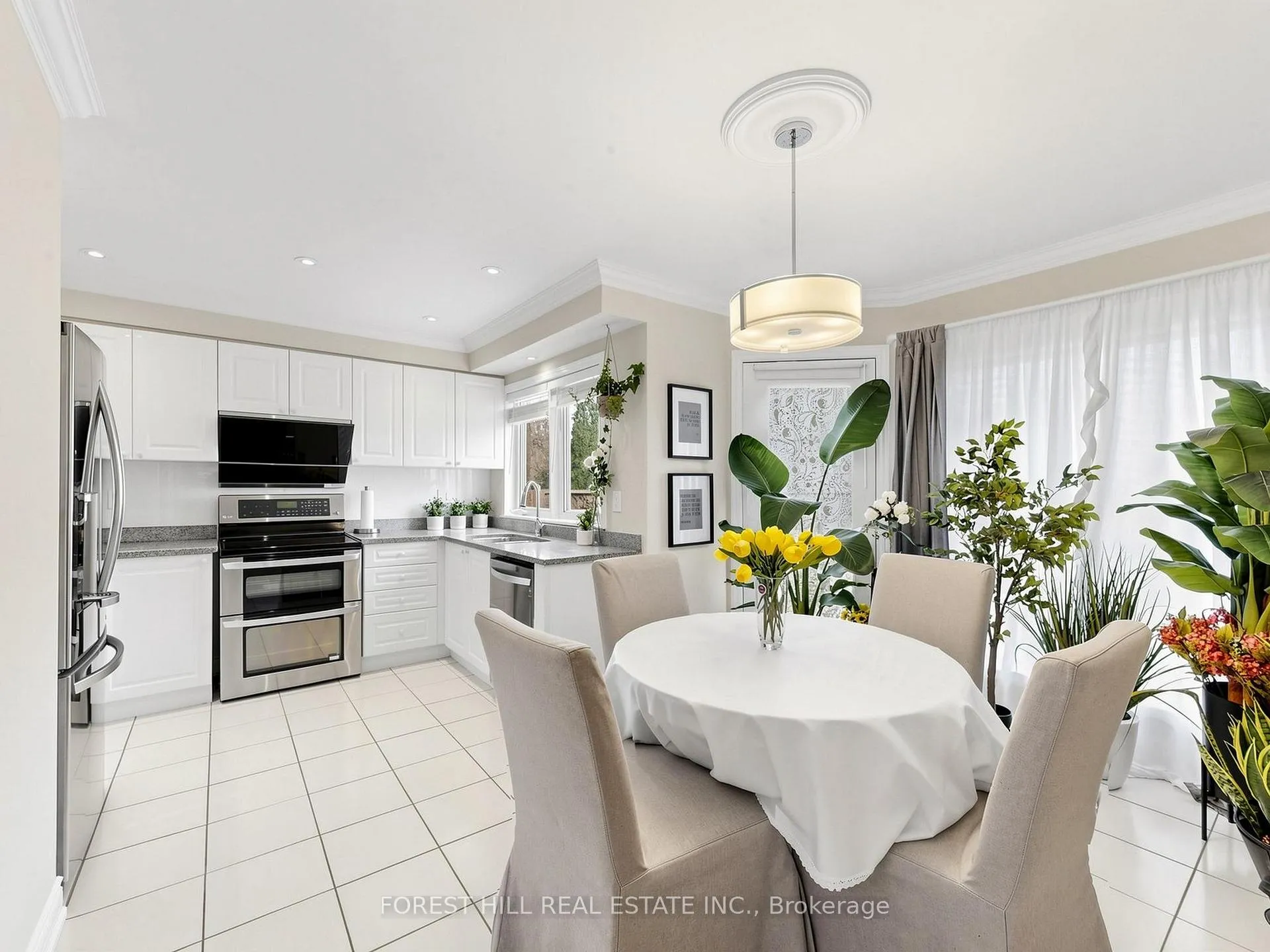 Photo 14 of 51 Winston Castle Drive, Markham, Berczy — HOMEH