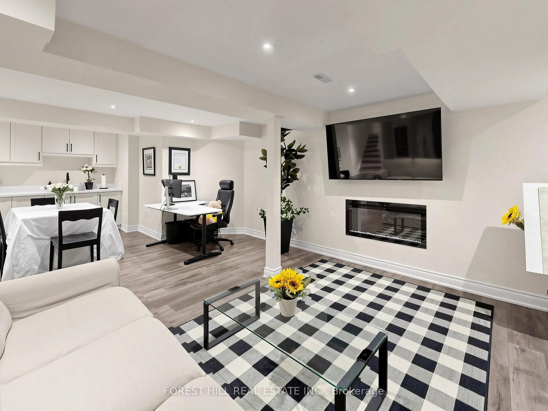 Photo 24 of 51 Winston Castle Drive, Markham, Berczy — HOMEH