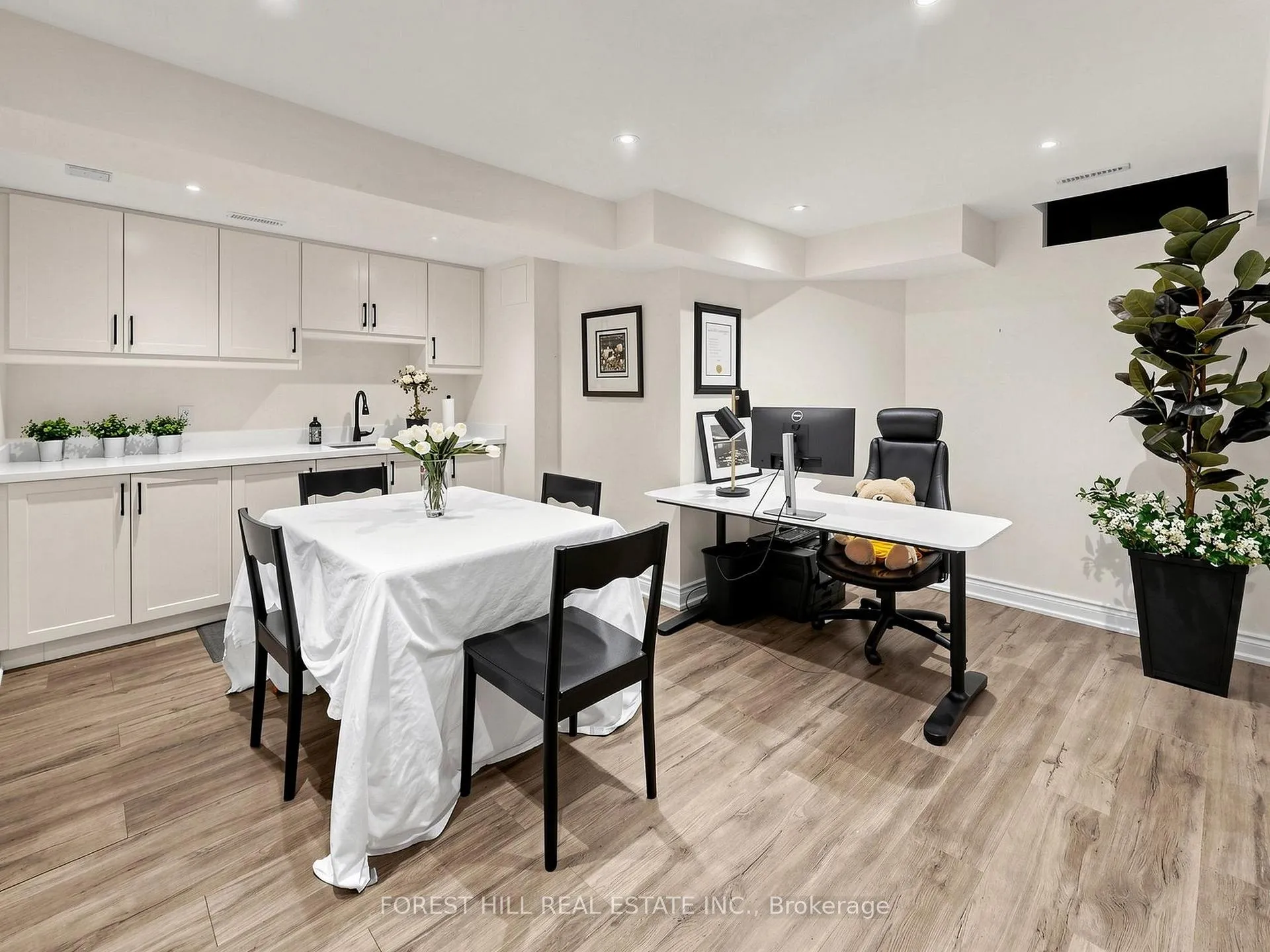Photo 25 of 51 Winston Castle Drive, Markham, Berczy — HOMEH