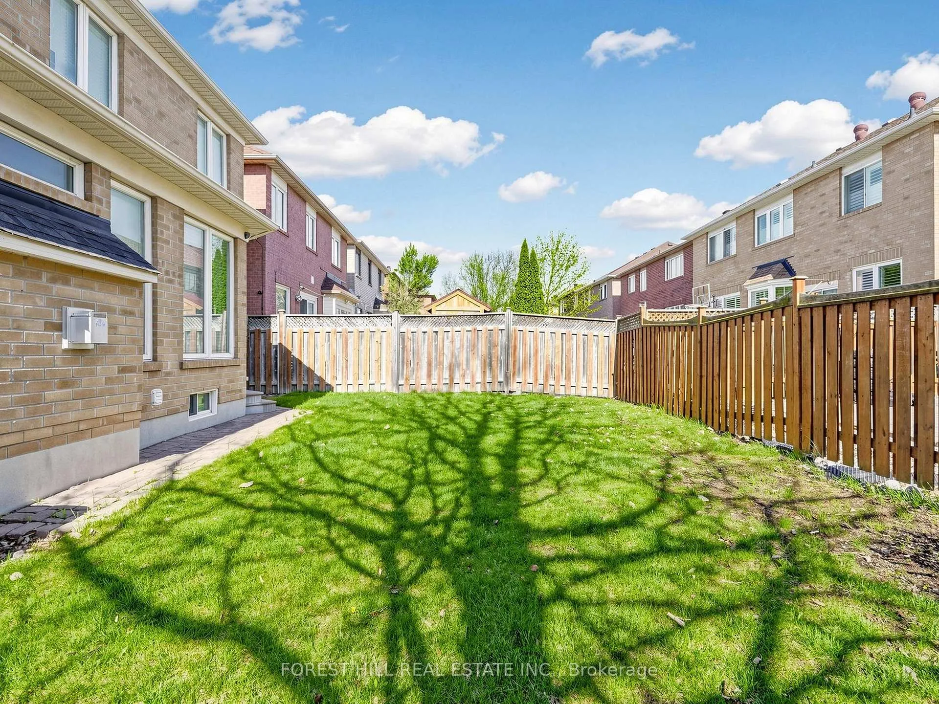 Photo 29 of 51 Winston Castle Drive, Markham, Berczy — HOMEH