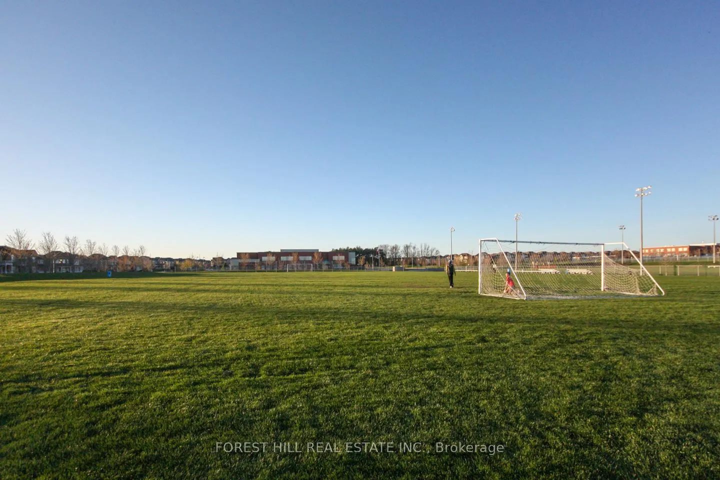 Photo 33 of 51 Winston Castle Drive, Markham, Berczy — HOMEH