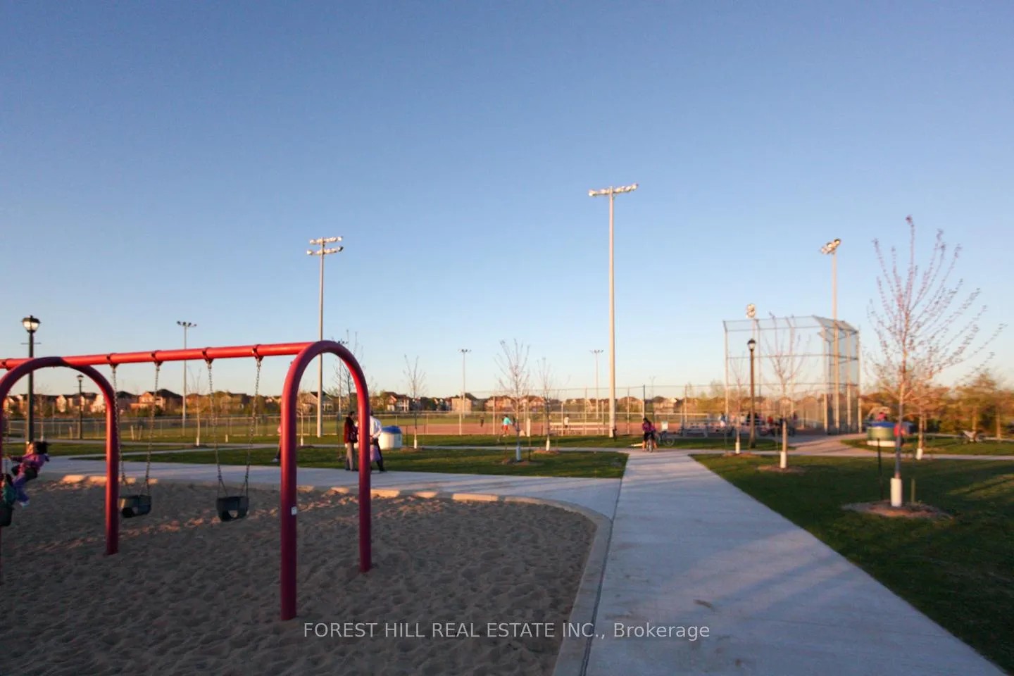 Photo 34 of 51 Winston Castle Drive, Markham, Berczy — HOMEH