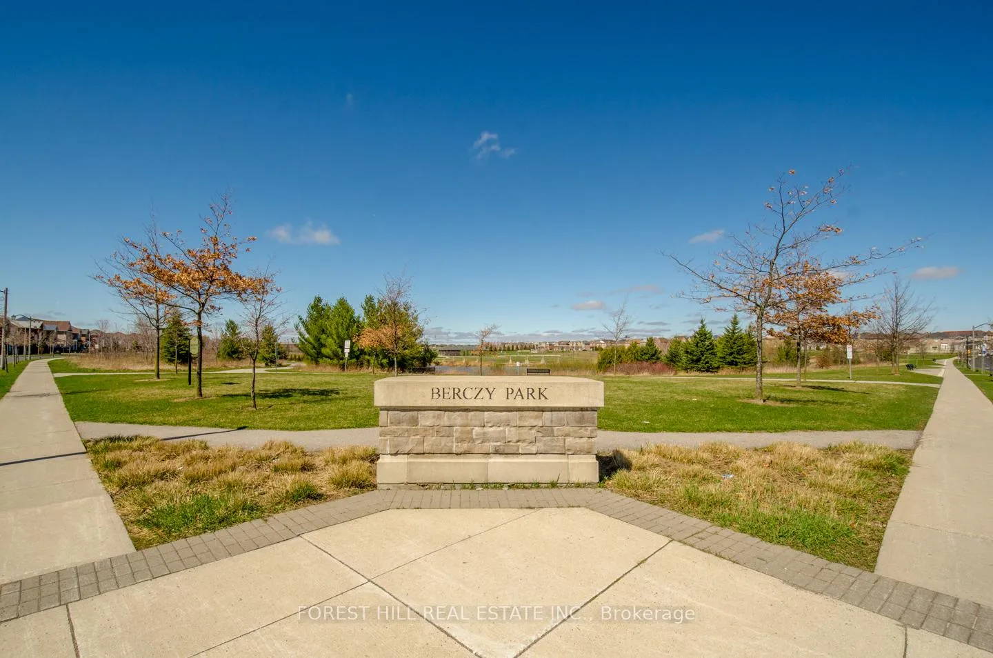 Photo 38 of 51 Winston Castle Drive, Markham, Berczy — HOMEH