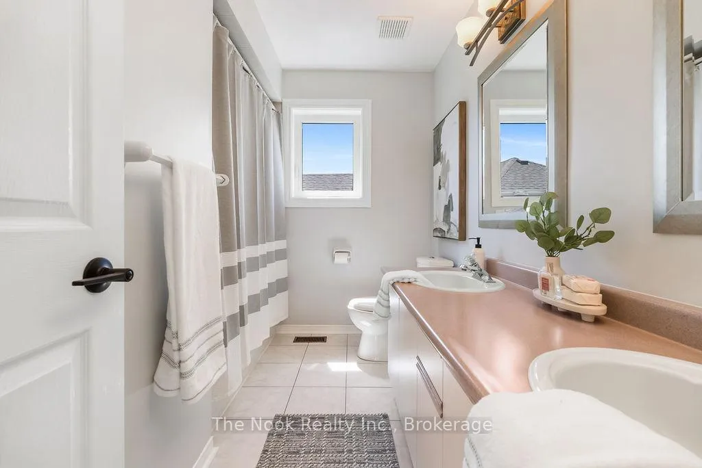 Photo 33 of 19 Patrick Drive, Whitby, Pringle Creek — HOMEH