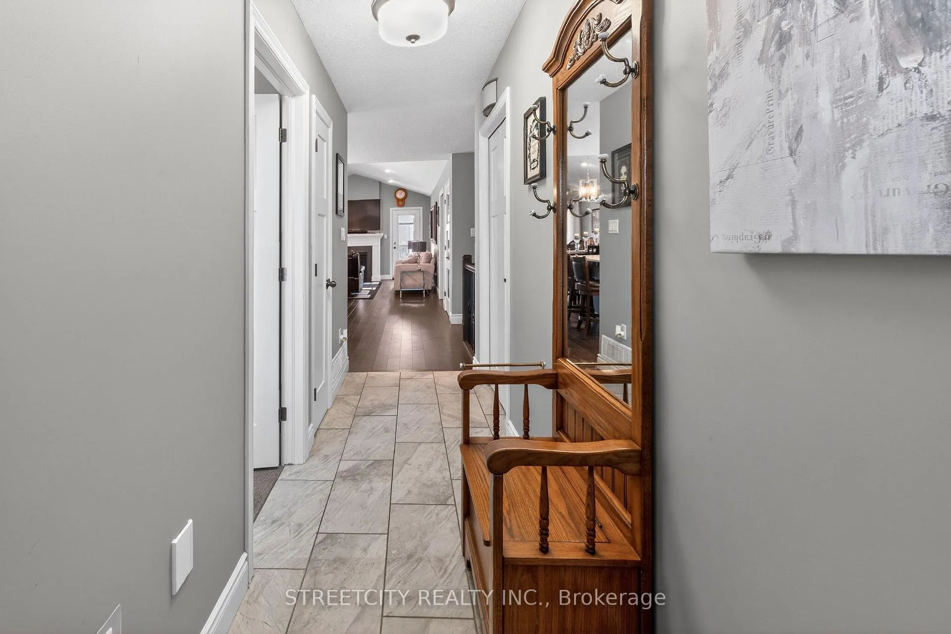 Photo 3 of 17 Old Course Road W, St. Thomas — HOMEH