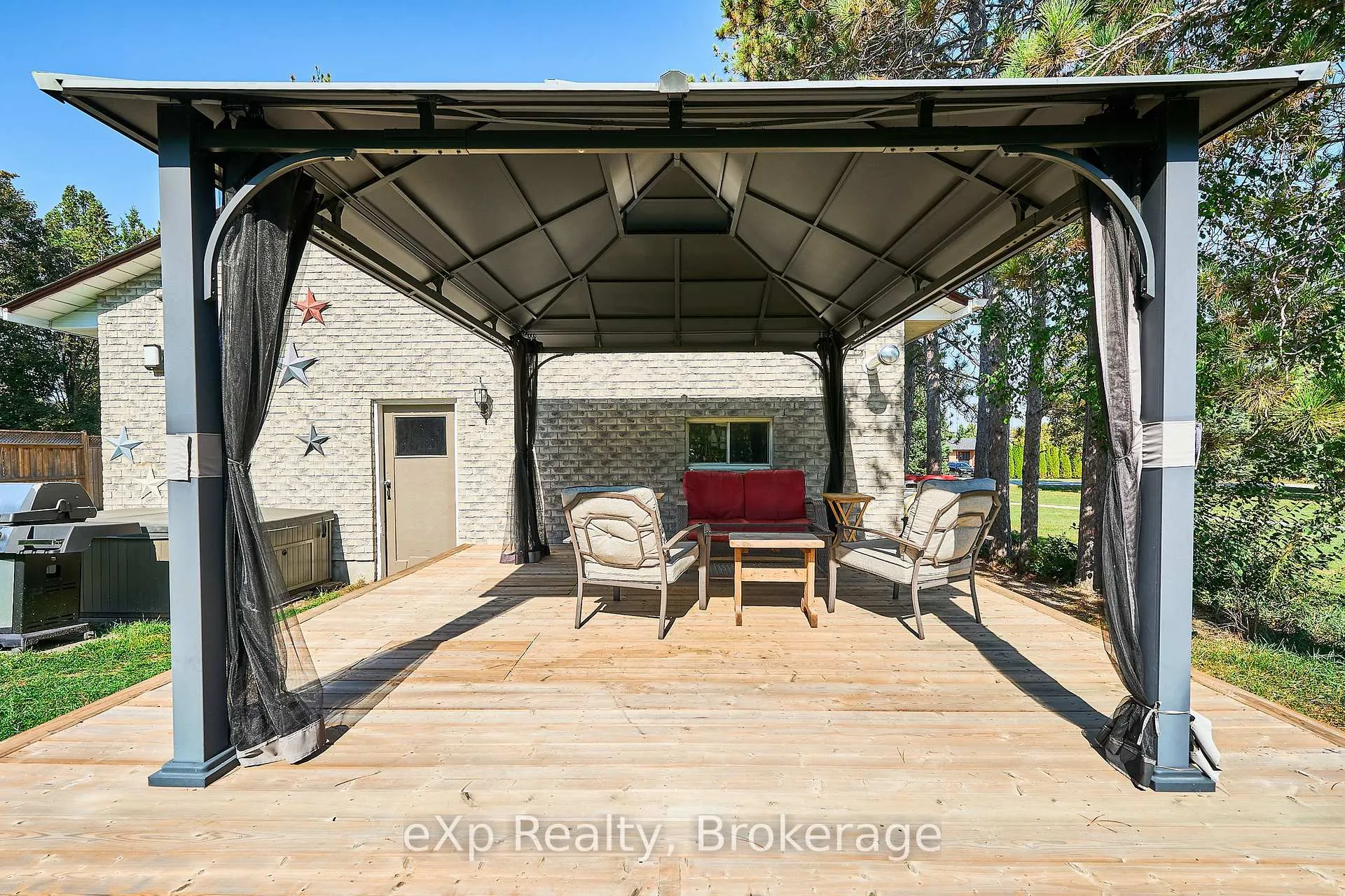 Photo 11 of 9 Hilda Avenue, Uxbridge, Rural Uxbridge — HOMEH